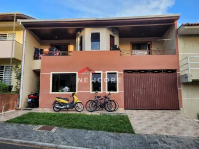 Sobrado com 3 Quartos à venda, 250m² no Santa Cândida, Curitiba