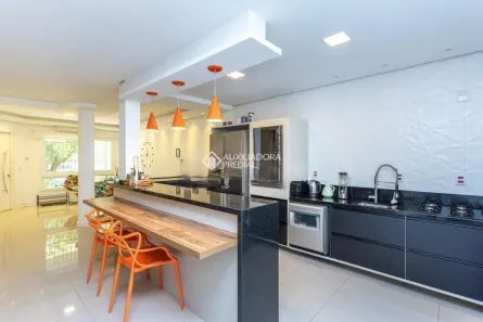Casa com 3 Quartos à venda, 210m² no Ipanema, Porto Alegre