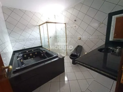 Casa com 3 Quartos para alugar, 187m² no Jardim Karaíba, Uberlândia