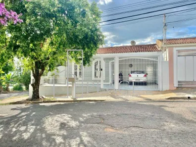Casa com 3 Quartos para alugar, 150m² no Fragata, Marília