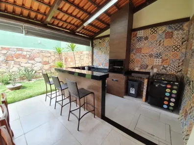 Casa com 3 Quartos à venda, 300m² no Serrinha, Goiânia