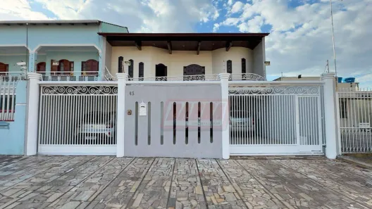 Casa com 4 Quartos à venda, 350m² no Taguatinga Norte, Brasília