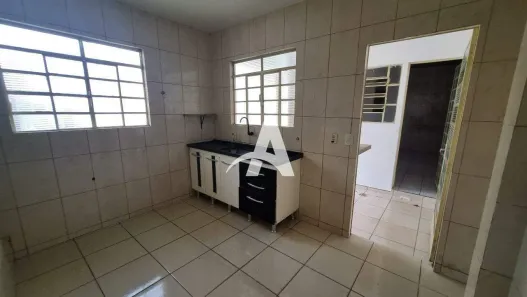Casa com 2 Quartos para alugar, 70m² no Santa Mônica, Uberlândia