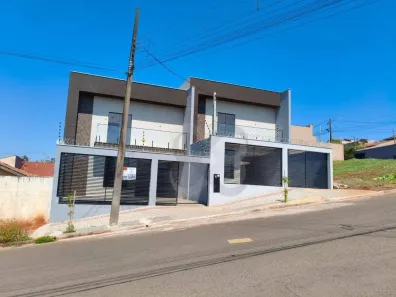 Sobrado com 2 Quartos à venda, 120m² no Coliseu, Londrina