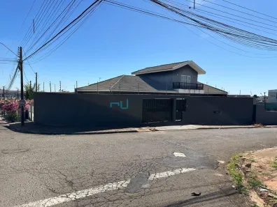 Casa com 3 Quartos à venda, 242m² no Parque Leblon, Londrina