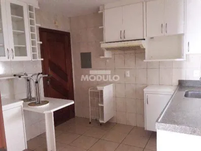 Apartamento com 3 Quartos para alugar, 90m² no Tabajaras, Uberlândia