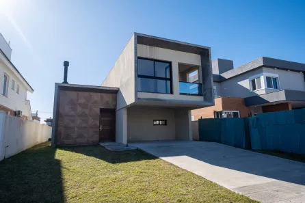 Casa com 3 Quartos para venda ou aluguel, 300m² no Laranjal, Pelotas