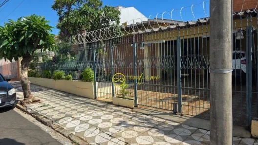 Casa com 3 Quartos para alugar, 273m² no Vila Trujillo, Sorocaba