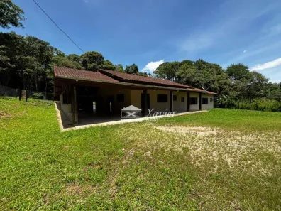Fazenda/Sítio com 3 Quartos à venda, 430m² no Bairro do Ibaté, Araçariguama