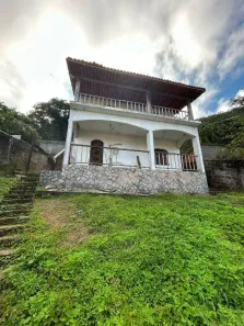 Casa com 3 Quartos à venda, 720m² no Jardim Imbuí, Niterói