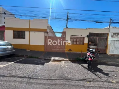 Casa com 2 Quartos para alugar, 50m² no Centro, Uberlândia