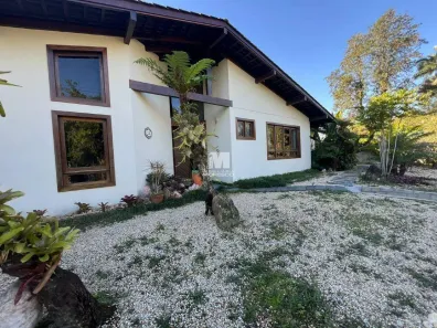 Casa com 5 Quartos para alugar, 468m² no Centro I, Brusque