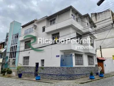 Sobrado à venda, 106m² no Centro, Nova Friburgo