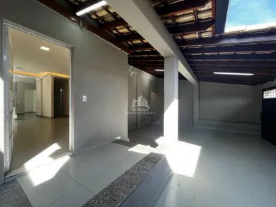Casa com 3 Quartos à venda, 220m² no Santa Mônica, Uberlândia