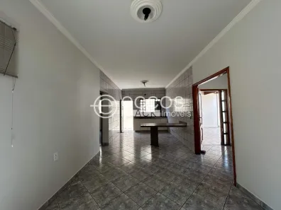 Casa com 3 Quartos à venda, 166m² no Cidade Jardim, Uberlândia