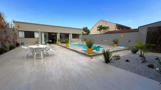 Casa com 5 Quartos à venda, 237m² no Balneário Ipacaraí, Matinhos