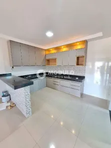 Casa com 3 Quartos para alugar, 90m² no Loteamento Portal do Vale II, Uberlândia