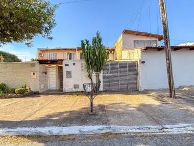 Sobrado com 4 Quartos à venda, 219m² no Jardim América, Goiânia