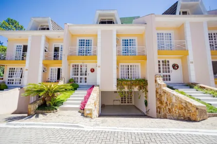 Casa de Condomínio com 4 Quartos à venda, 217m² no Mercês, Curitiba