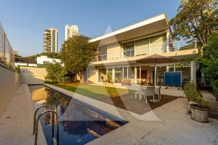 Casa com 4 Quartos para alugar, 303m² no Alto de Pinheiros, São Paulo