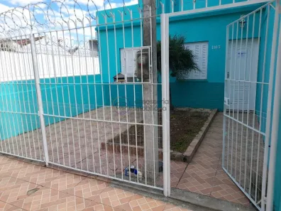 Casa com 2 Quartos para alugar, 70m² no Centro, Pelotas