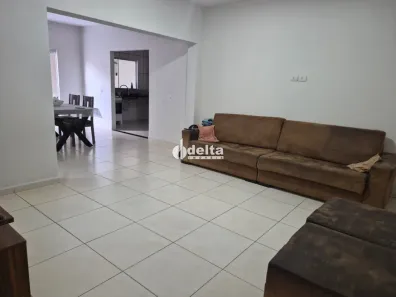 Casa com 2 Quartos à venda, 156m² no Jardim Europa, Uberlândia