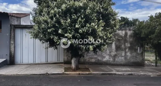 Lote/Terreno à venda, 300m² no Jardim Karaíba, Uberlândia