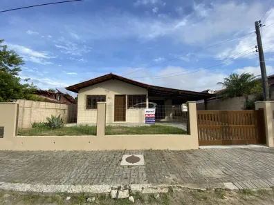 Casa com 2 Quartos para alugar, 76m² no , Balneário Piçarras