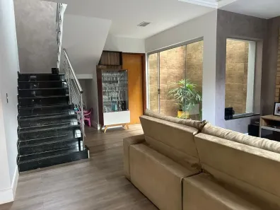 Sobrado com 3 Quartos à venda, 176m² no Granada, Uberlândia