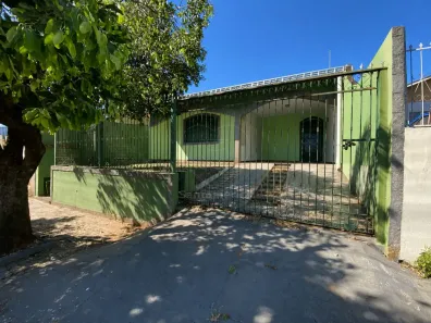 Casa com 3 Quartos para alugar, 135m² no Ouro Verde, Londrina