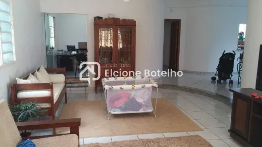 Casa com 3 Quartos para alugar, 220m² no Cidade Jardim, Uberlândia