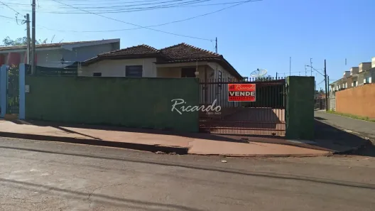 Casa com 3 Quartos à venda, 10m² no Centro, Arapongas