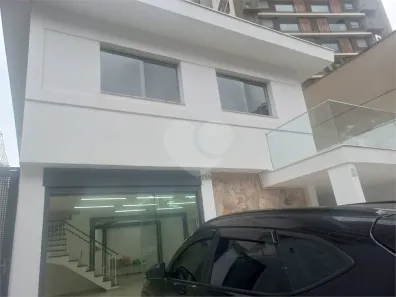 com 3 Quartos para alugar, 254m² no Jardim das Acácias, São Paulo