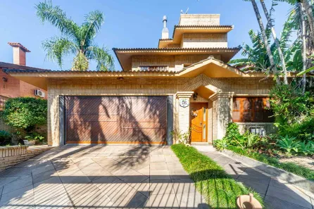 Casa com 3 Quartos à venda, 374m² no Chácara das Pedras, Porto Alegre