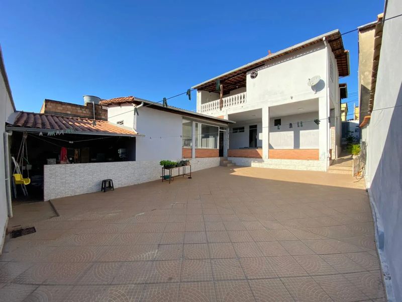 Casa com 4 quartos — Rio Branco, Belo Horizonte