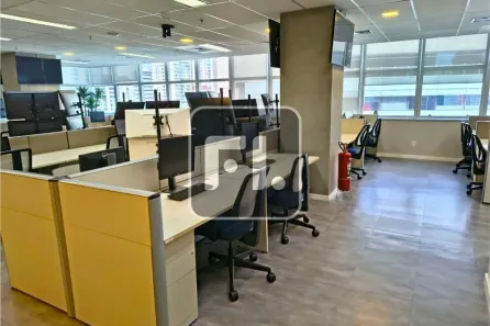 Sala Comercial para alugar, 670m² no Jardim das Acácias, São Paulo
