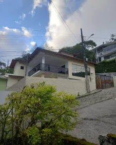 Casa com 5 Quartos para alugar, 330m² no Itacorubi, Florianópolis
