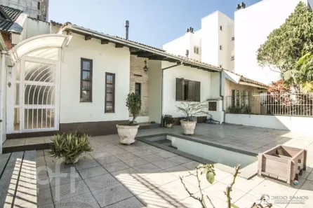 Casa com 3 Quartos à venda, 275m² no Passo da Areia, Porto Alegre