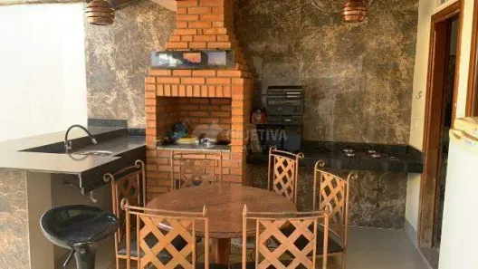 Casa com 3 Quartos à venda, 302m² no Morada da Colina, Uberlândia