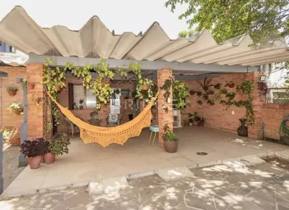 Casa com 4 Quartos à venda, 198m² no Três Figueiras, Porto Alegre