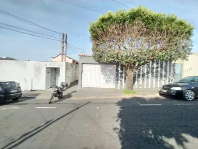 Imóvel Comercial com 3 Quartos para alugar, 200m² no Nossa Senhora Aparecida, Uberlândia