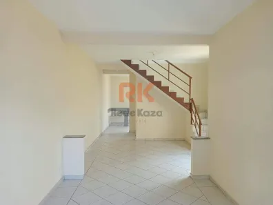 Casa com 3 Quartos para alugar, 212m² no Santa Terezinha, Belo Horizonte