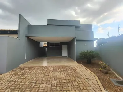 Casa de Condomínio com 3 Quartos para alugar, 113m² no Carandá Bosque, Campo Grande