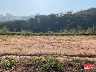 Lote/Terreno à venda, 303m² no Jardim Amália, Volta Redonda