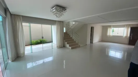 Casa com 4 Quartos à venda, 350m² no Santa Mônica, Uberlândia