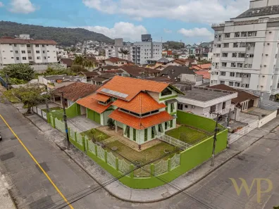 Casa com 4 Quartos à venda, 300m² no Bom Retiro, Joinville