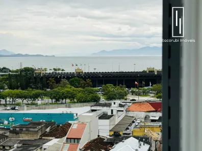 Apartamento com 2 Quartos para alugar, 78m² no Centro, Florianópolis