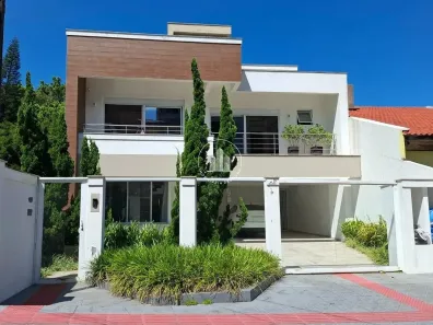 Casa com 3 Quartos à venda, 252m² no Coqueiros, Florianópolis