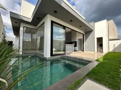 Sobrado com 3 Quartos à venda, 233m² no Laranjeiras, Uberlândia