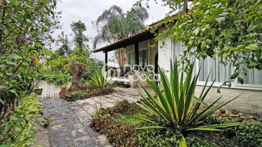 Casa com 4 Quartos à venda, 356m² no Grajaú, Rio de Janeiro